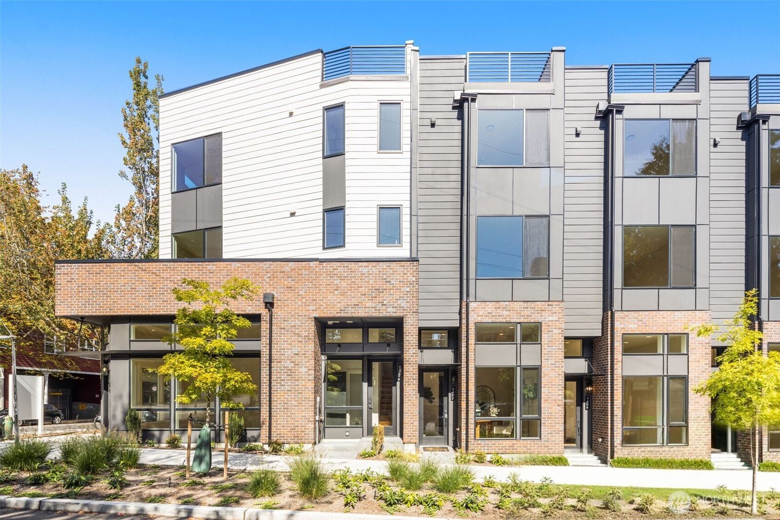 Property Photo:  3406 E Spring Street  WA 98122 