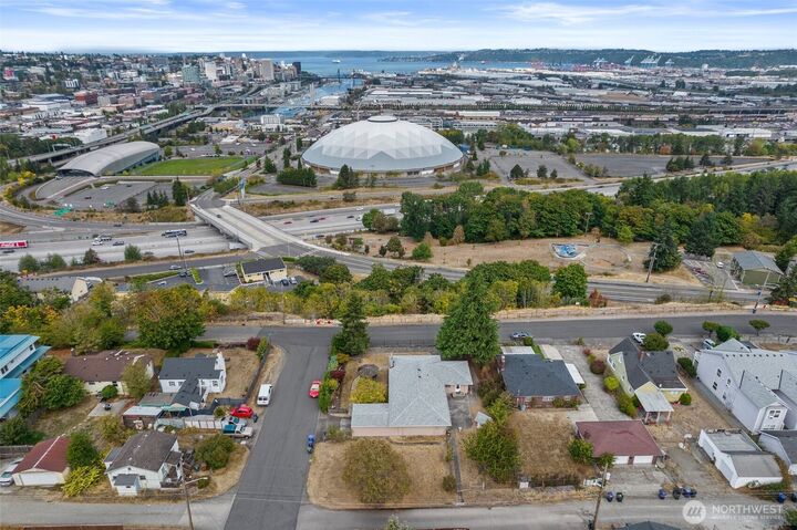 Property Photo:  502 E 32nd Street  WA 98404 