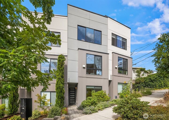 Property Photo: 7439 Latona Avenue NE WA 98115