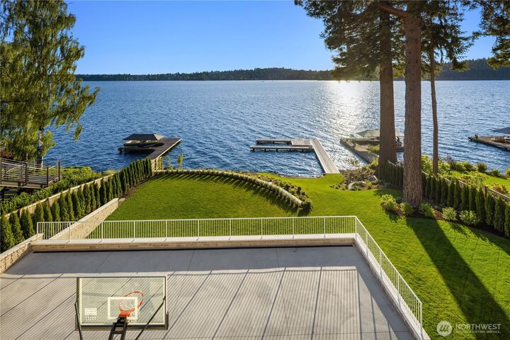 Property Photo: 6333 77th Avenue SE WA 98040