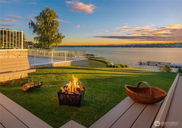 Property Photo:  6333  77th Avenue SE  WA 98040 