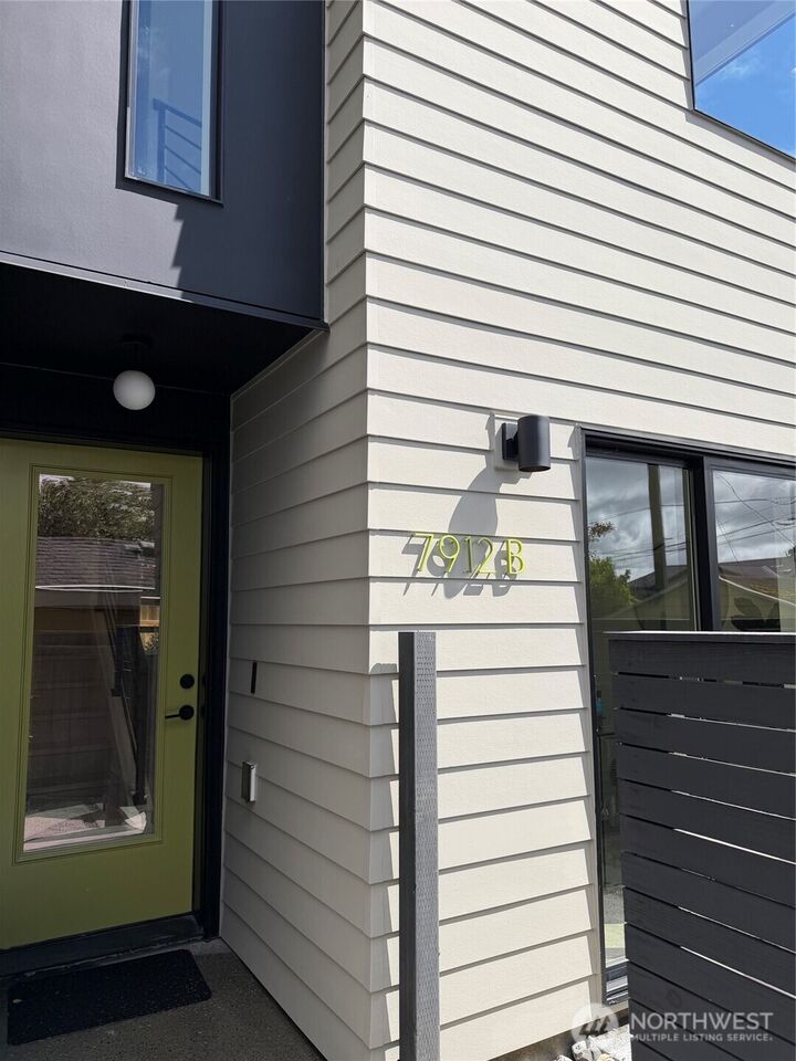 Property Photo: 7912 34th Avenue SW B WA 98126