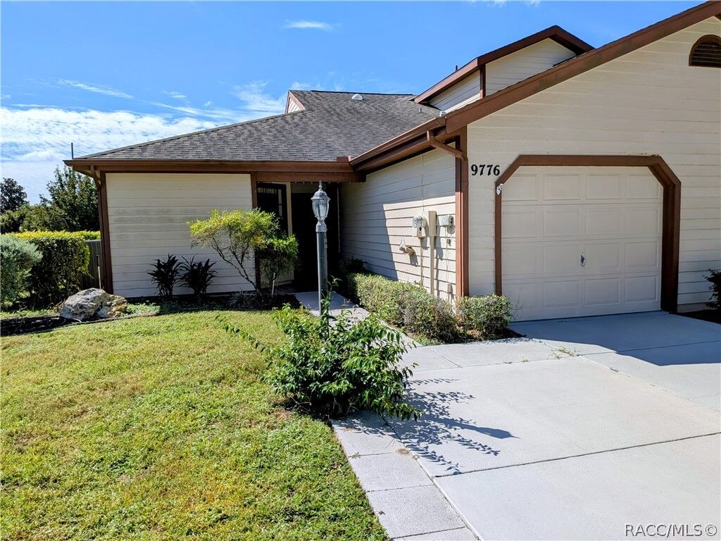 Property Photo: 9776 E Pebble Creek Court FL 34450