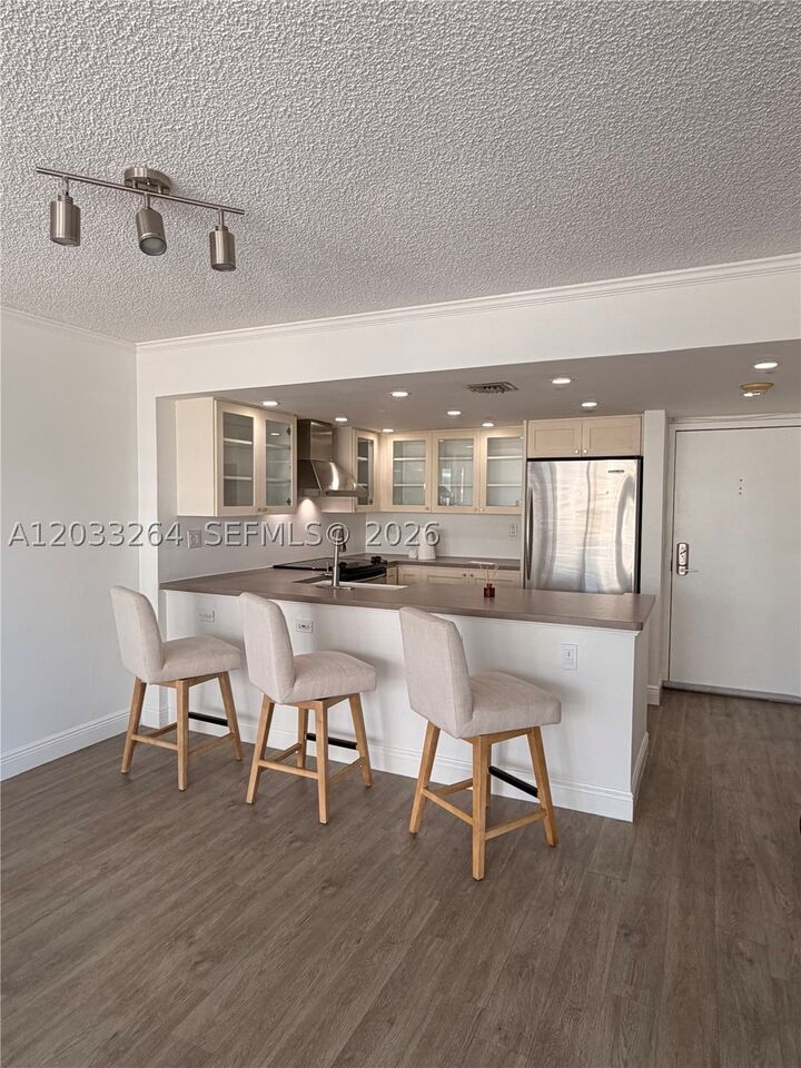 Property Photo:  600 NE 36th St 211  FL 33137 