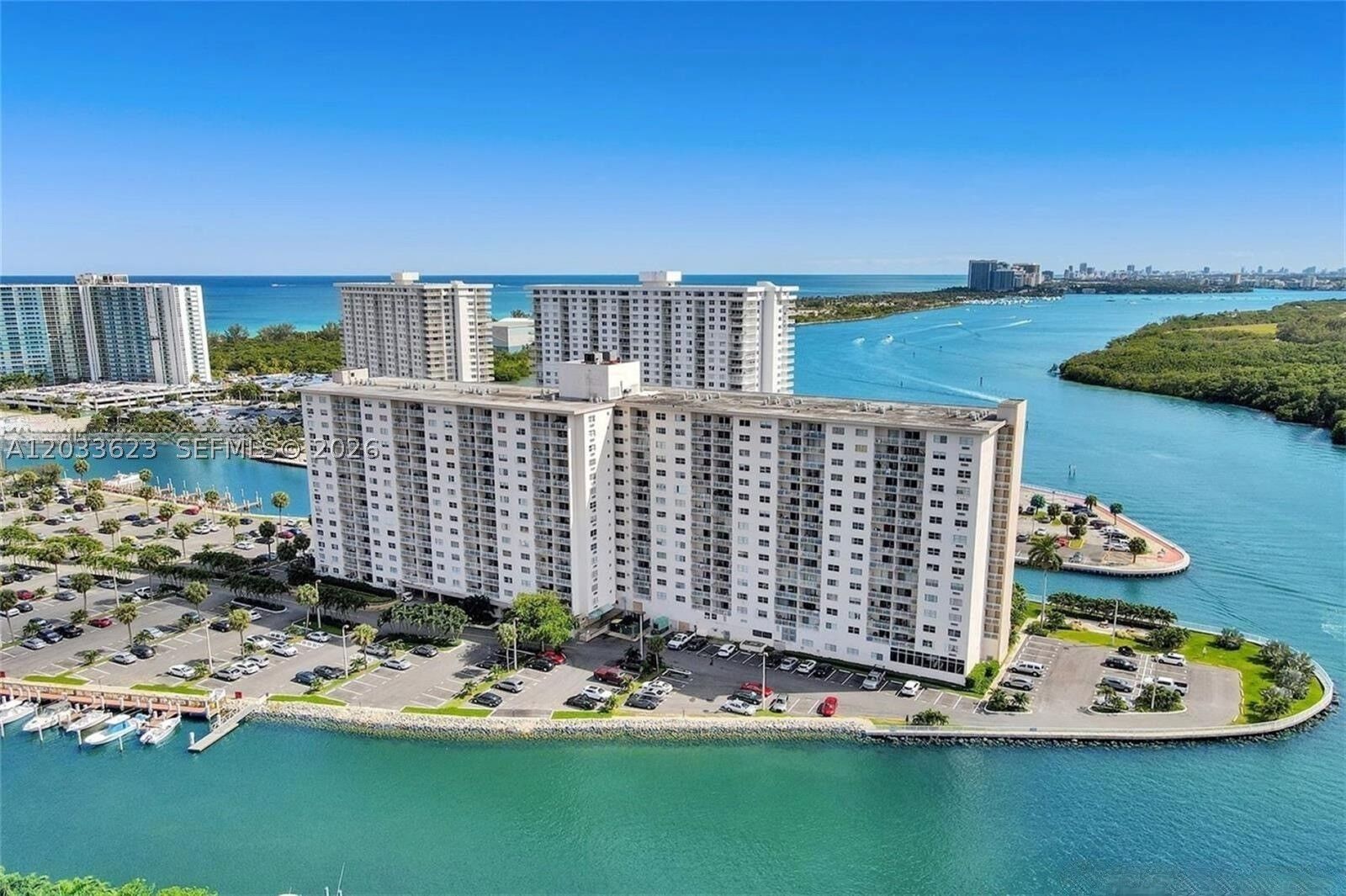 Property Photo:  400 Kings Point Dr 928  FL 33160 