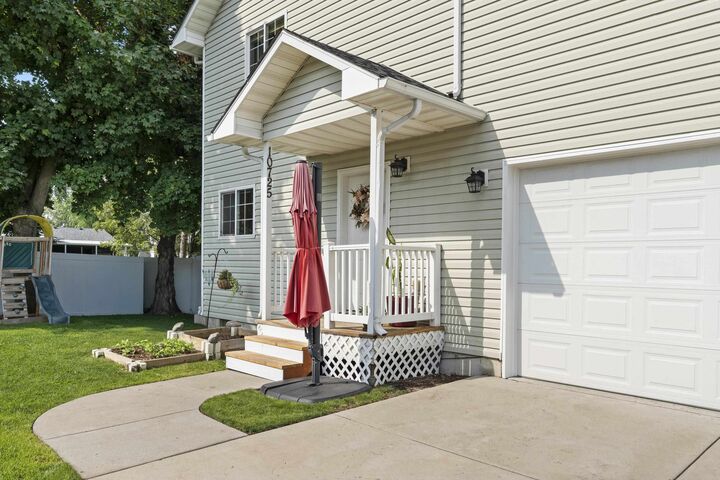 Property Photo: 10725 E Broadway Ave WA 99206