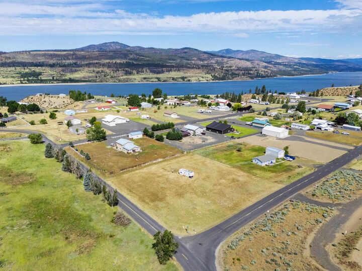 Property Photo:  41977 Fawn Ln N  WA 99122 