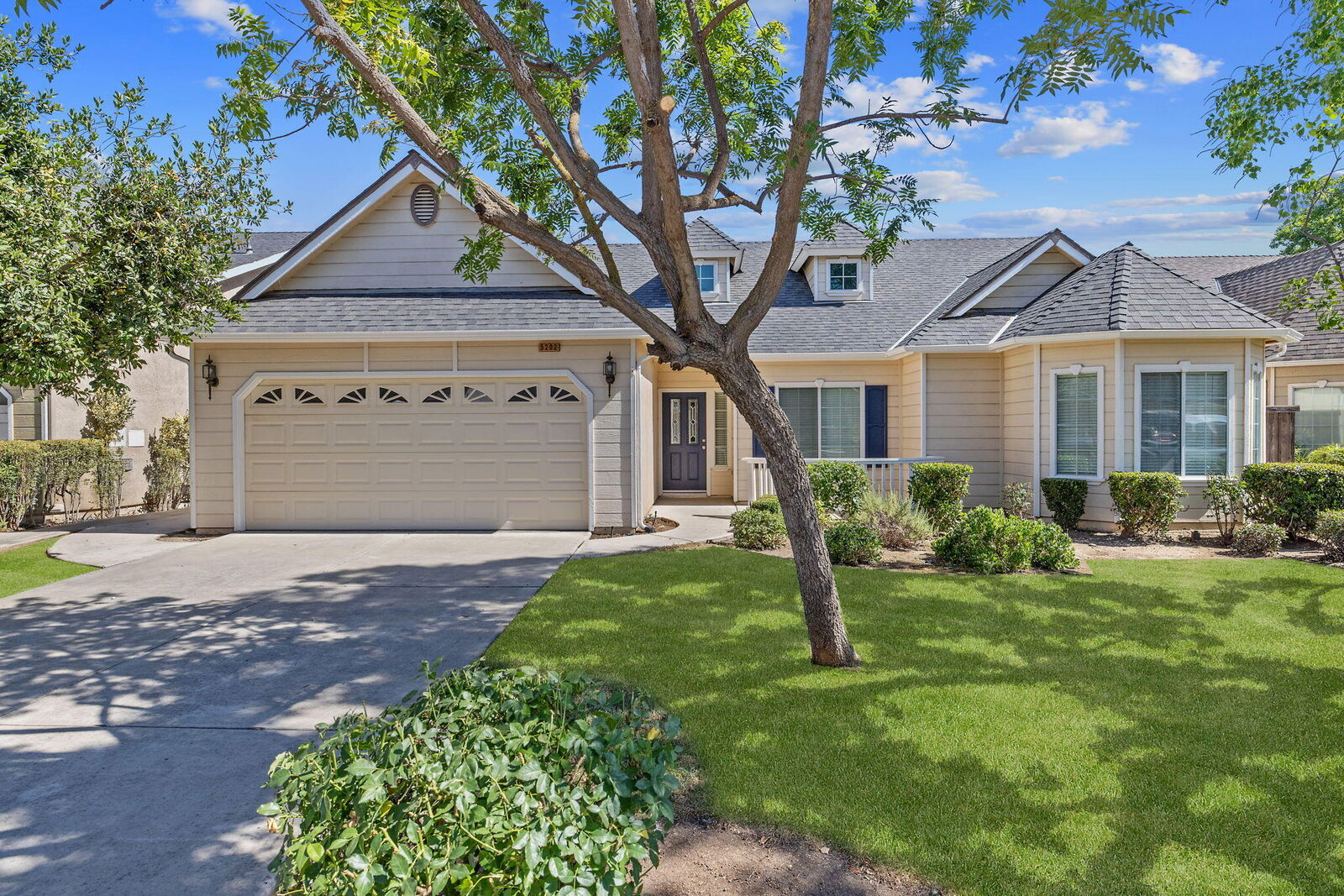 Property Photo: 5202 W Oriole Avenue CA 93291