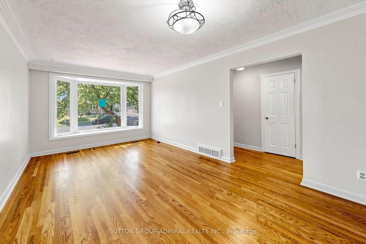 Property Photo:  34 Paragon Road  ON M9R 1J8 