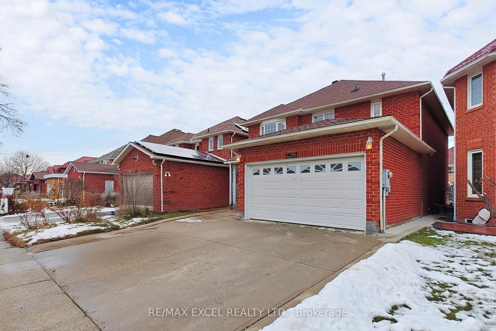 Property Photo: 4388 Guildwood Way ON L5R 2A4