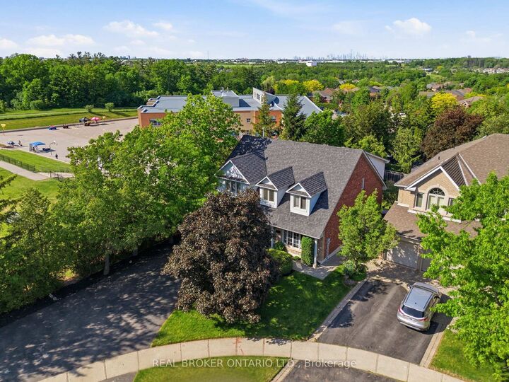 2205 Shaftesbury Court — photo 1