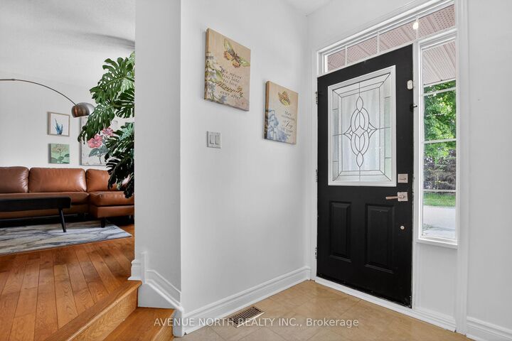 Property Photo: 18 Castlemore Street ON K2G 6N5