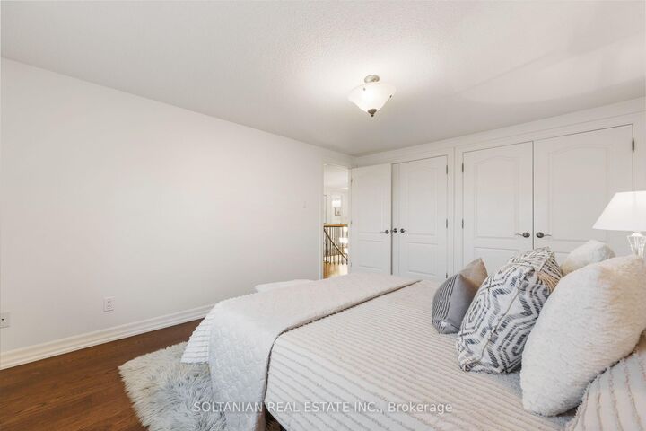 Property Photo: 28 Dunvegan Drive ON L4C 6K1