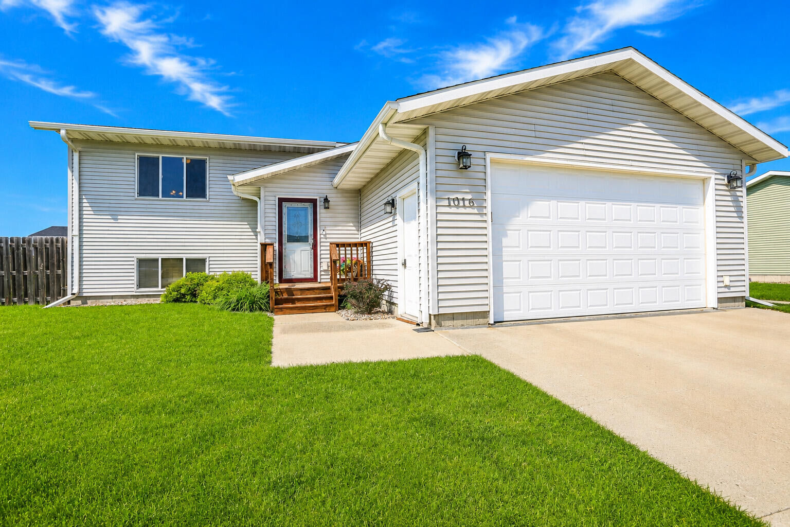Property Photo: 1016 SW 16th Avenue SD 57401