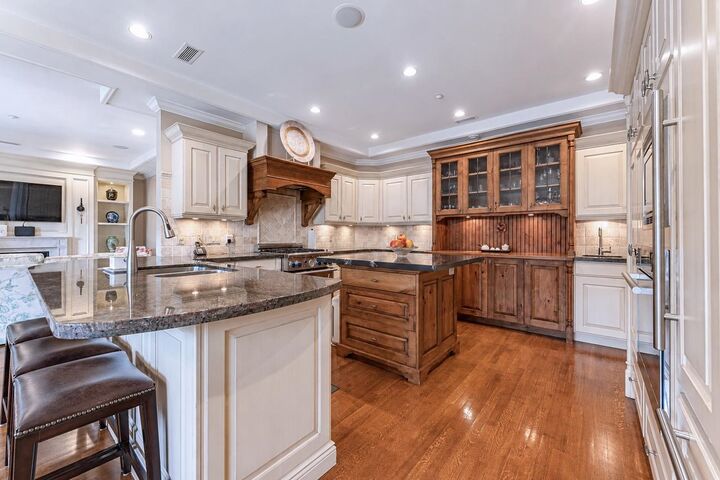 Property Photo:  2200 West 34th Avenue  BC V6M 1G6 