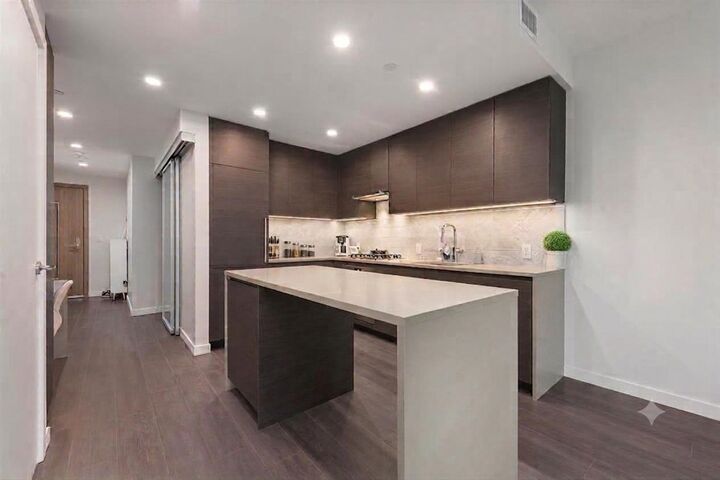 Property Photo: 2186 Gilmore Avenue 3603 BC V5C 0N7