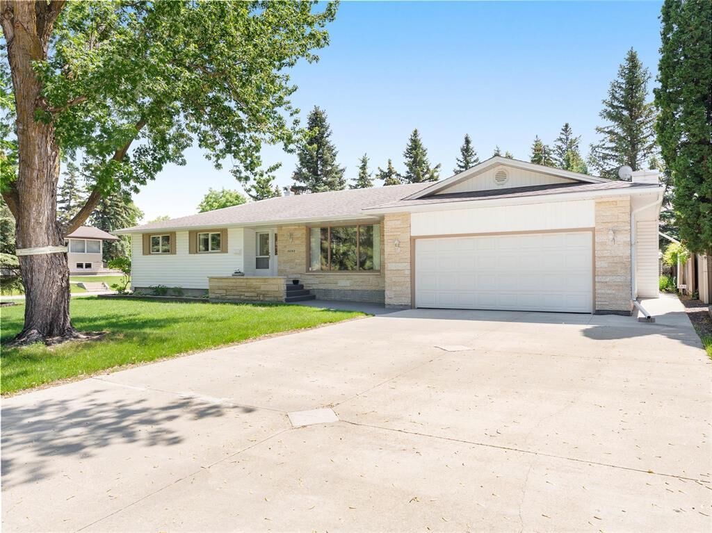 Property Photo:  3092 Assiniboine Avenue  MB R3K 0B1 