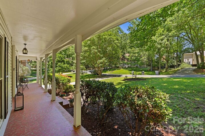 Property Photo: 6109 Kingstree Drive NC 28210