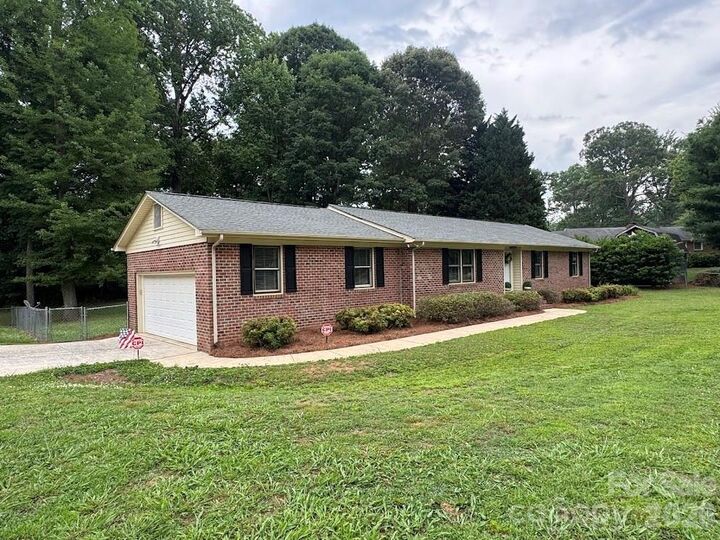 Property Photo:  9409 Wedgewood Drive  NC 28078 