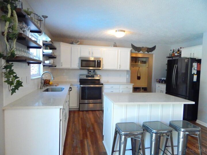 Property Photo: 5917 Pepperridge Court OH 45039