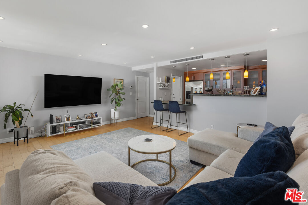 Property Photo:  2170 Century Park  CA 90067 
