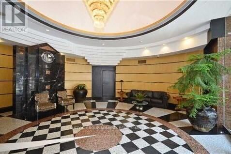 Property Photo:  33 University Avenue 904  ON M5J 2S7 