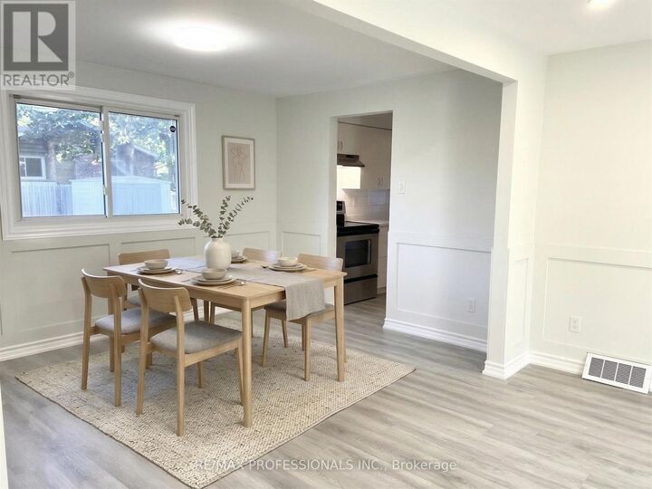 Property Photo:  77 Roseneath Crescent Upper  ON N2E 1V8 