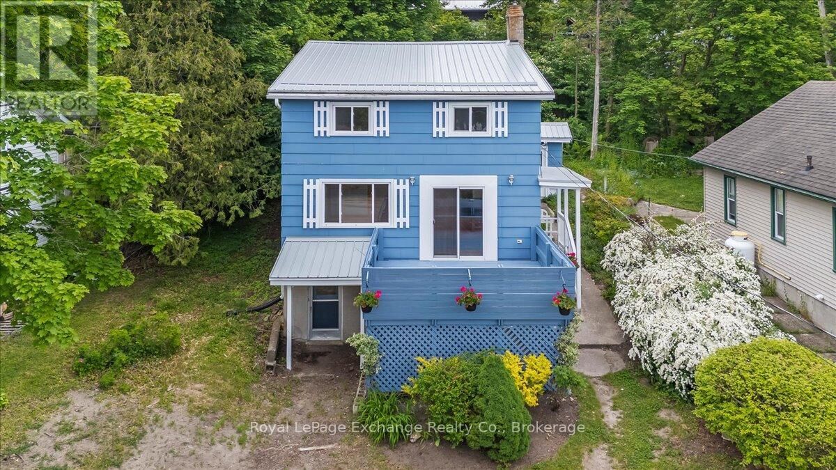 Property Photo:  909 McDonald Avenue  ON N2Z 1A2 