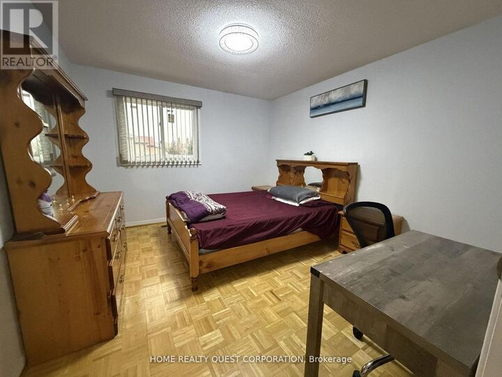 Property Photo: 1722 Princelea Place Room B ON L5M 3R4