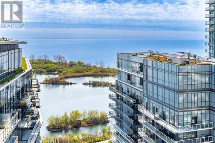 Property Photo: 38 Annie Craig Drive 2105 ON M8V 0A8