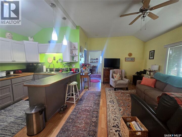 Property Photo:  200 Railway Avenue  SK S0C 0X0 