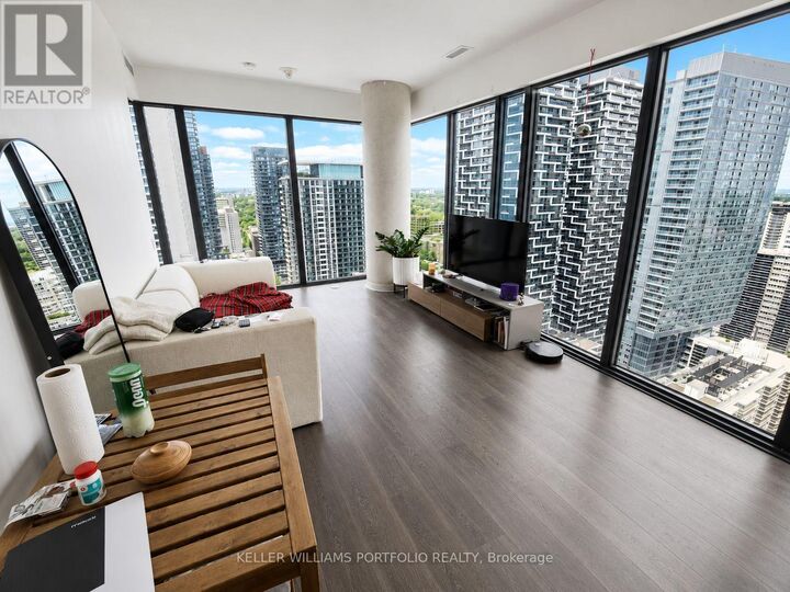 Property Photo: 161 Roehampton Avenue 3003 ON M4P 1P9