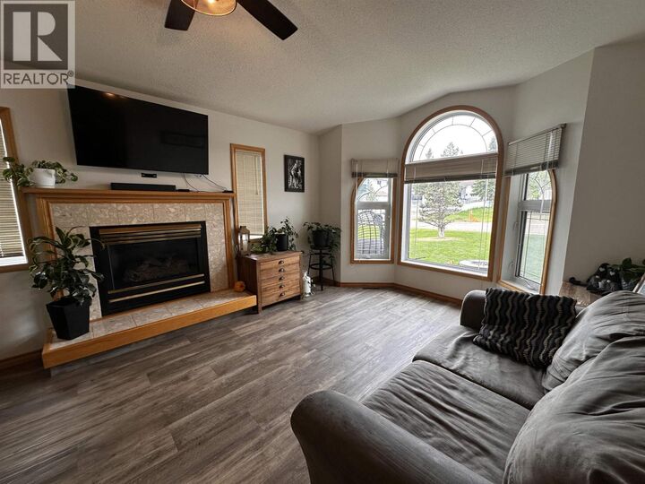 Property Photo: 5512 Minnaker Crescent BC V0C 1R0