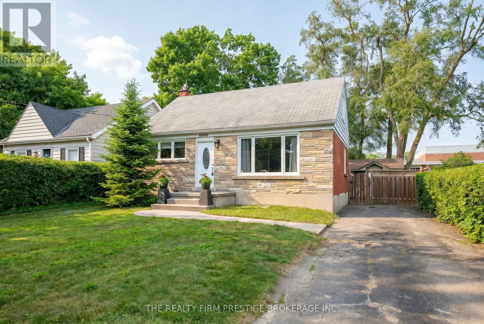 Property Photo:  6806 James Street  ON N6P 1A4 