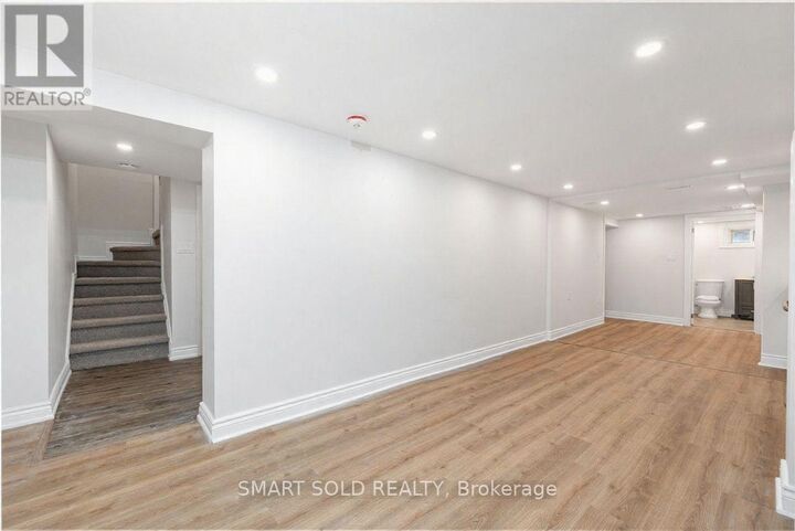 Property Photo:  10 Holman Crescent Lower  ON L4G 1Z9 