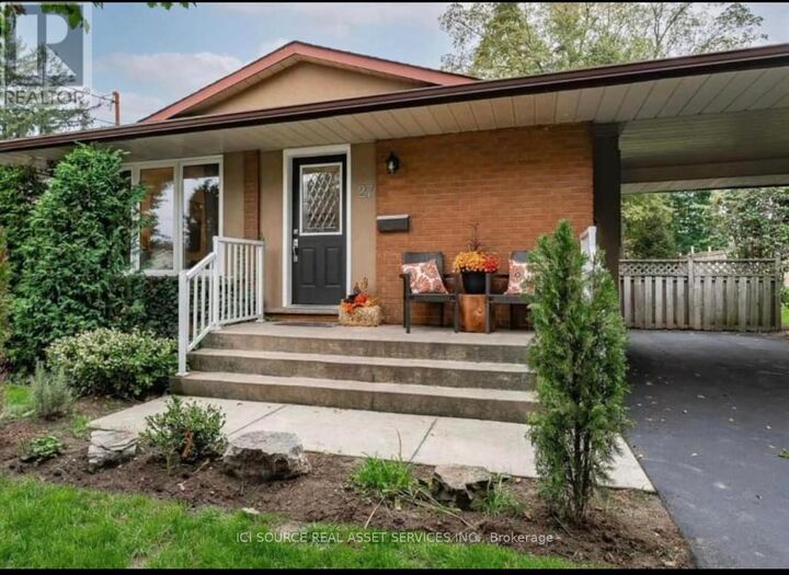 Property Photo:  27 Brenlyn Court Upper  ON L9C 4N8 