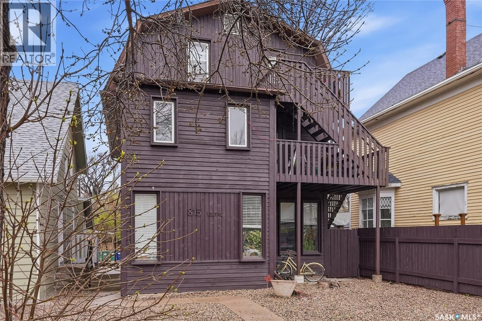Property Photo:  815 12th Street E  SK S7N 0H6 