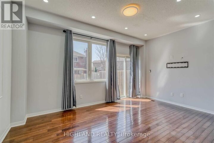 Property Photo:  763 Millworks Crescent  ON L5V 0B9 
