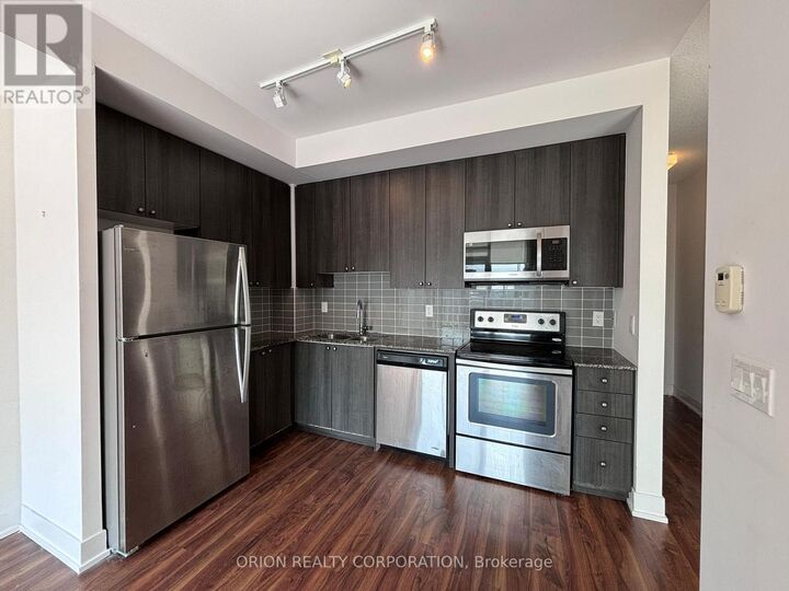 Property Photo:  68 Merton Street 1007  ON M4S 0A7 
