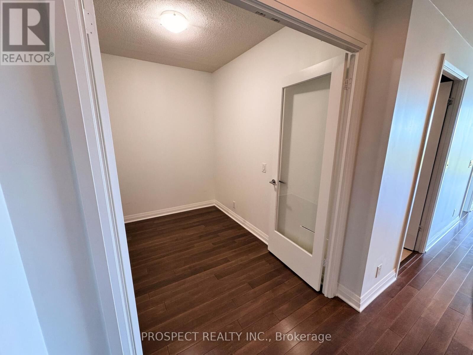 Property Photo:  1055 Southdown Road 1405  ON L5J 0A3 