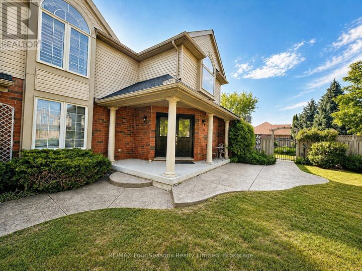 Property Photo:  59 Highlands Crescent  ON L9Y 5H3 