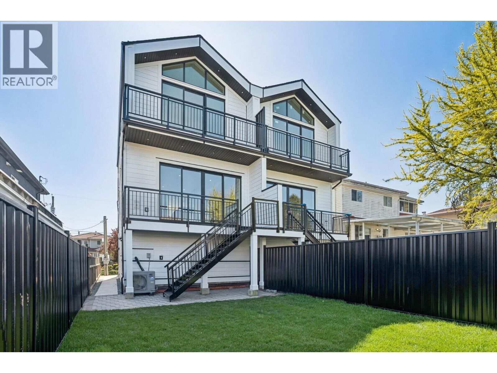 Property Photo:  1005 East 55th Avenue 1  BC V5X 1N8 