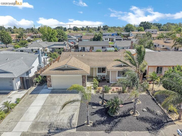 Property Photo:  979 Walnut Dr  CA 94561 