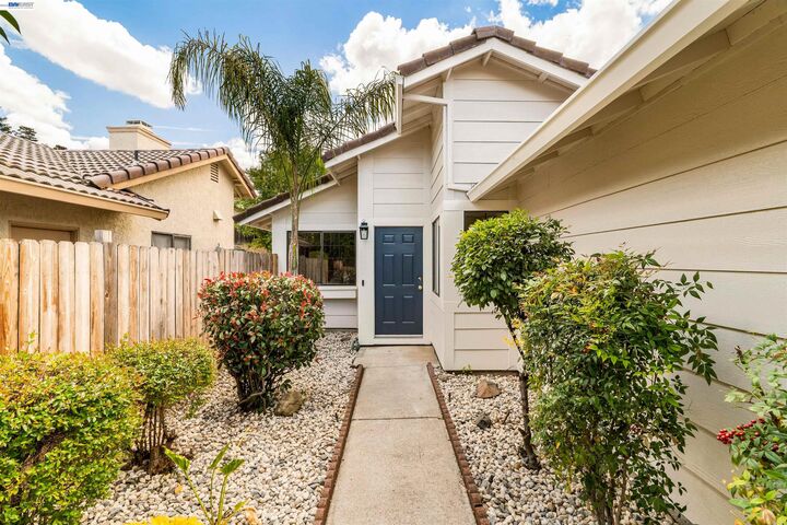 Property Photo: 2748 Carpinteria Dr CA 94531