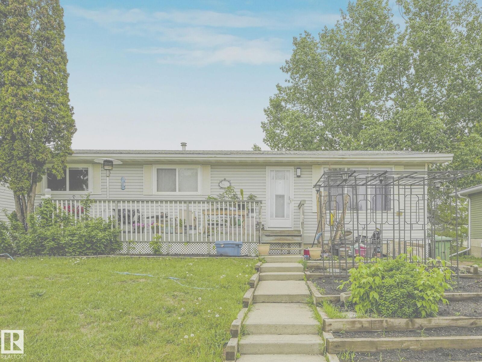 Property Photo: 4902 52 Avenue AB T4X 1H6