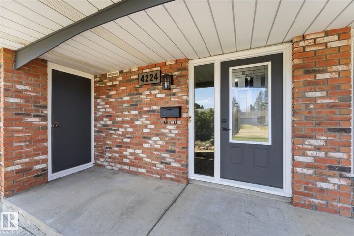 Property Photo:  4224 110 Street NW  AB T6J 2T5 