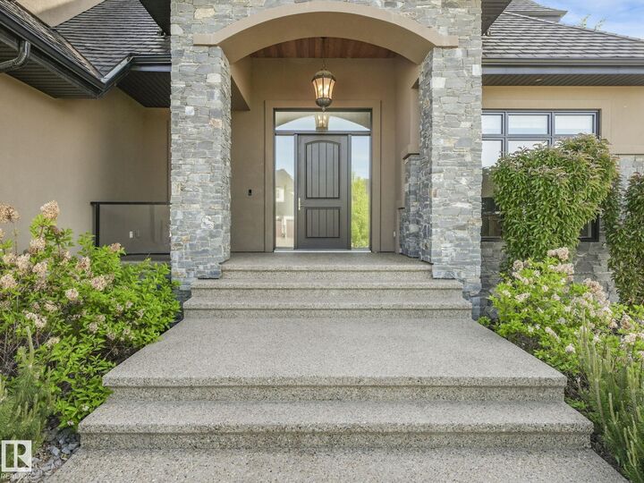 Property Photo:  2807 Wheaton Drive NW  AB T6W 2M6 