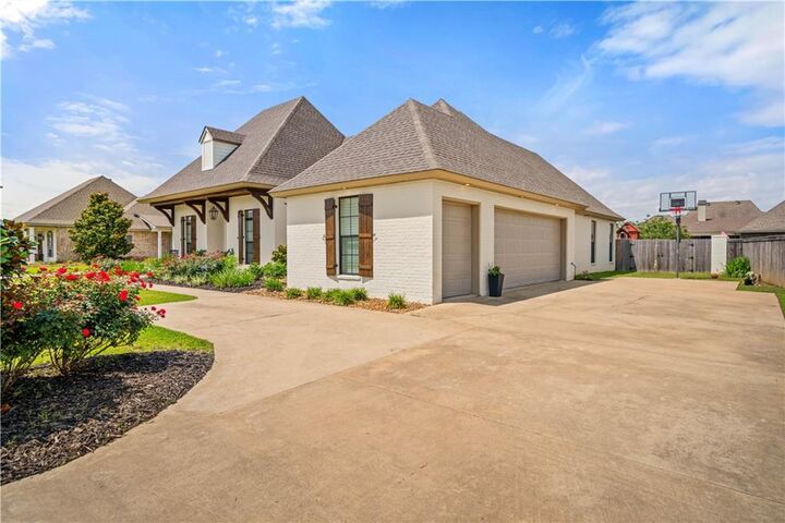 Property Photo: 5912 Marthas Drive LA 71303