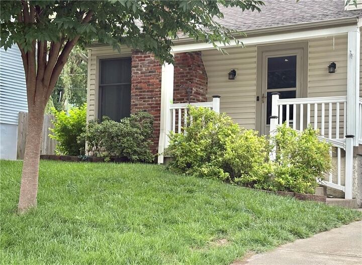 Property Photo:  819 E Northview Street N  KS 66061 
