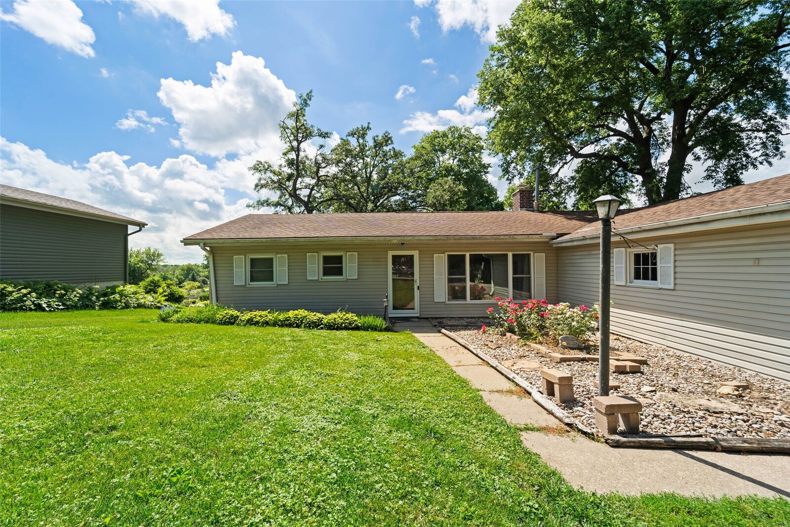 Property Photo: 1530 Jade Street IA 50135